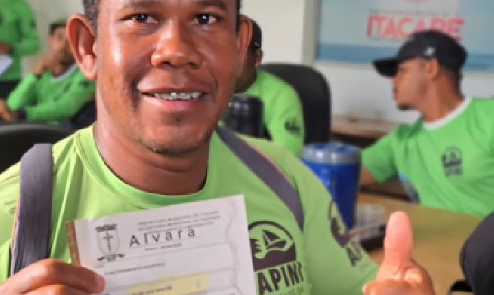 Prefeitura entrega alvarás a lancheiros e fortalece economia local