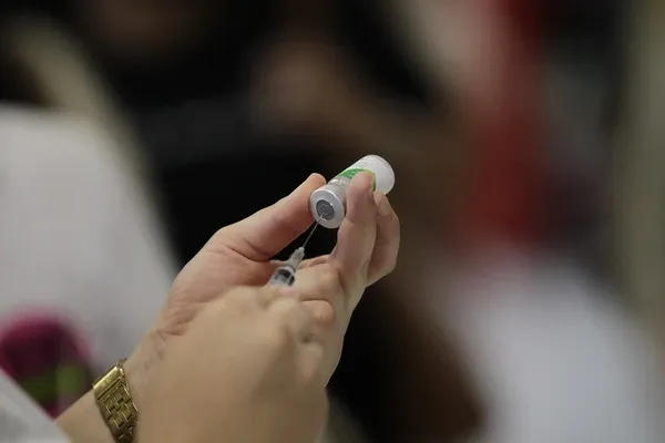 Após quatro meses, Bahia tem menos de 40% do público-alvo vacinado contra a gripe