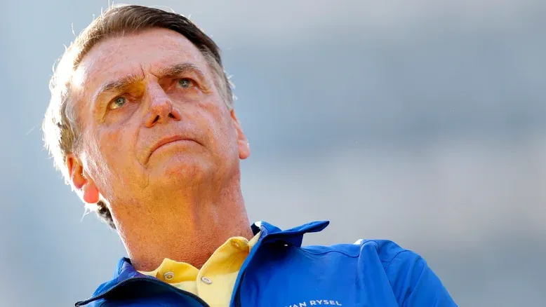 Alexandre de Moraes decreta prisão domiciliar de Jair Bolsonaro