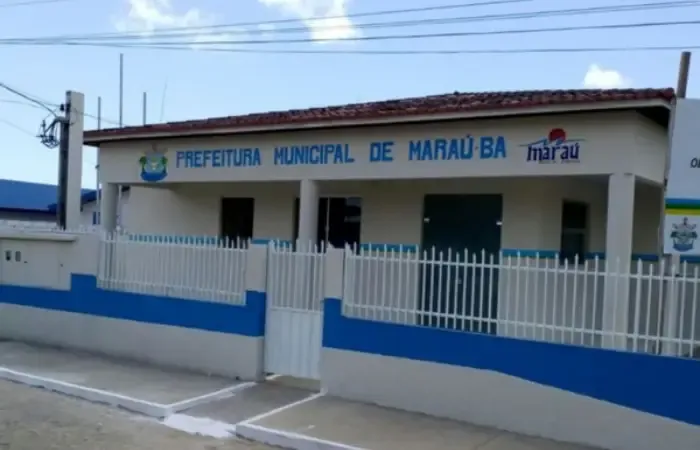 Vídeo de ônibus escolares em disputa na BR-030 provoca indignação e resposta polêmica da Prefeitura de Maraú