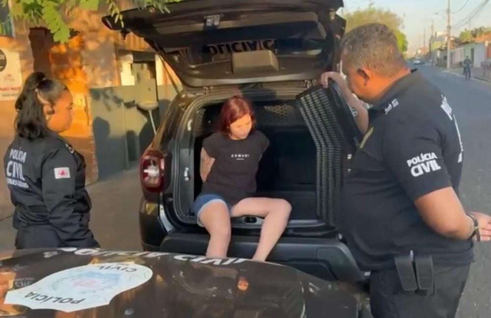 Jovem é presa por criar rede de fofoca e cobrar para apagar: ‘Tem que pagar’