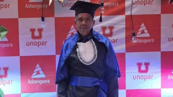 Pedreiro baiano realiza sonho e se forma em engenharia aos 61 anos