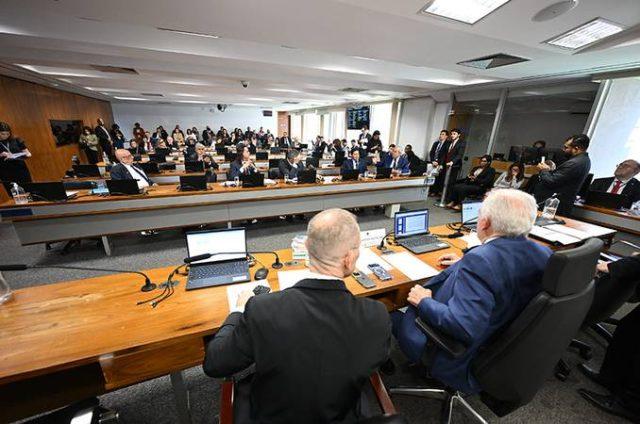 CCJ do Senado aprova lei que amplia para 10 anos tempo máximo de internação de adolescentes infratores