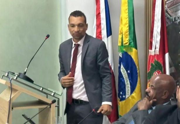Câmara de Jaguaquara suspende mandato de vereador acusado de assédio contra servidora