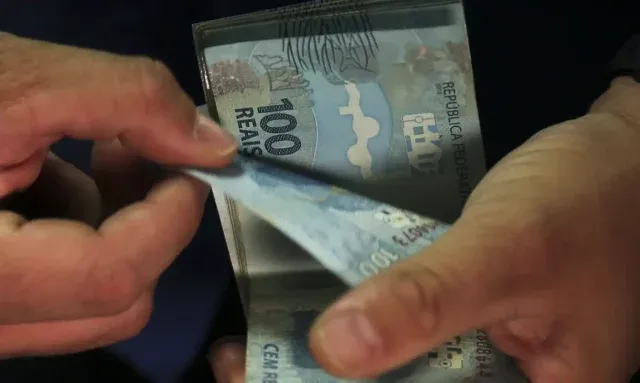 Governo confirma que salário mínimo será de R$ 1.621 em 2026