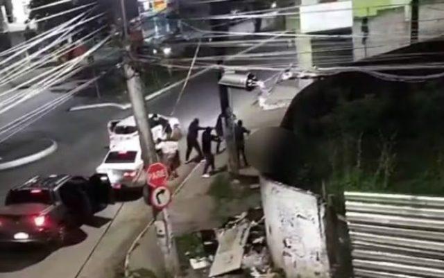 Homens encapuzadas cercam táxi e matam adolescente a tiros em Itabuna