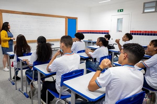 Bahia tem quinto pior salário inicial para professores da rede estadual, aponta estudo