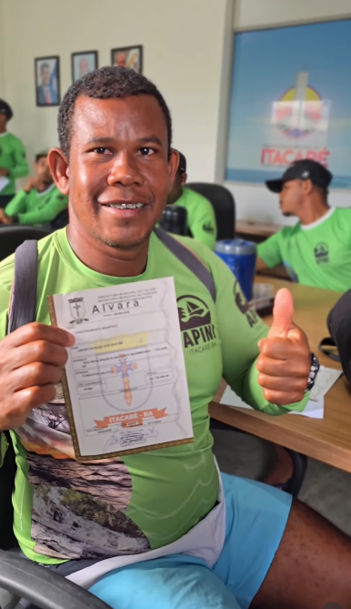 Prefeitura entrega alvarás a lancheiros e fortalece economia local